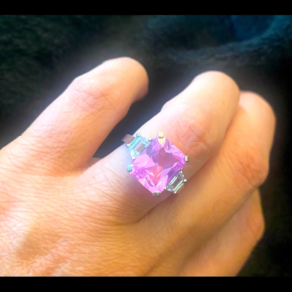 White solid 14 K gold pink and white sapphire ring. Size 7. Lovely 🦋🦋🦋